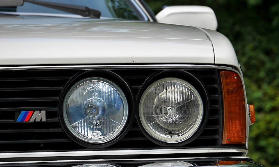 Cápa a javából: egy makulátlan BMW M635 CSi keresi új gazdáját