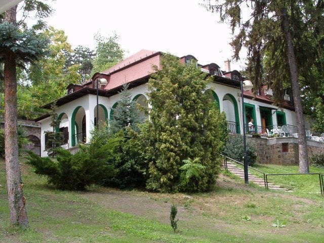 Árulják Horthy villáját – fotóval