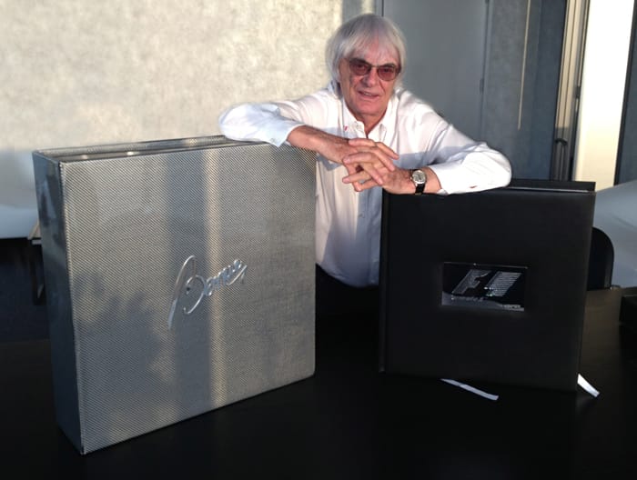 1 millió dollárba kerül és 37 kilós Bernie Ecclestone könyve