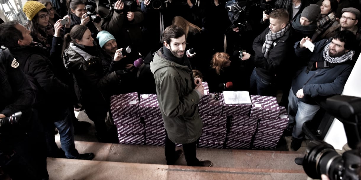 266 ezer aláírás! A Momentum megtette a magáét, megfutamodik-e a hatalom?