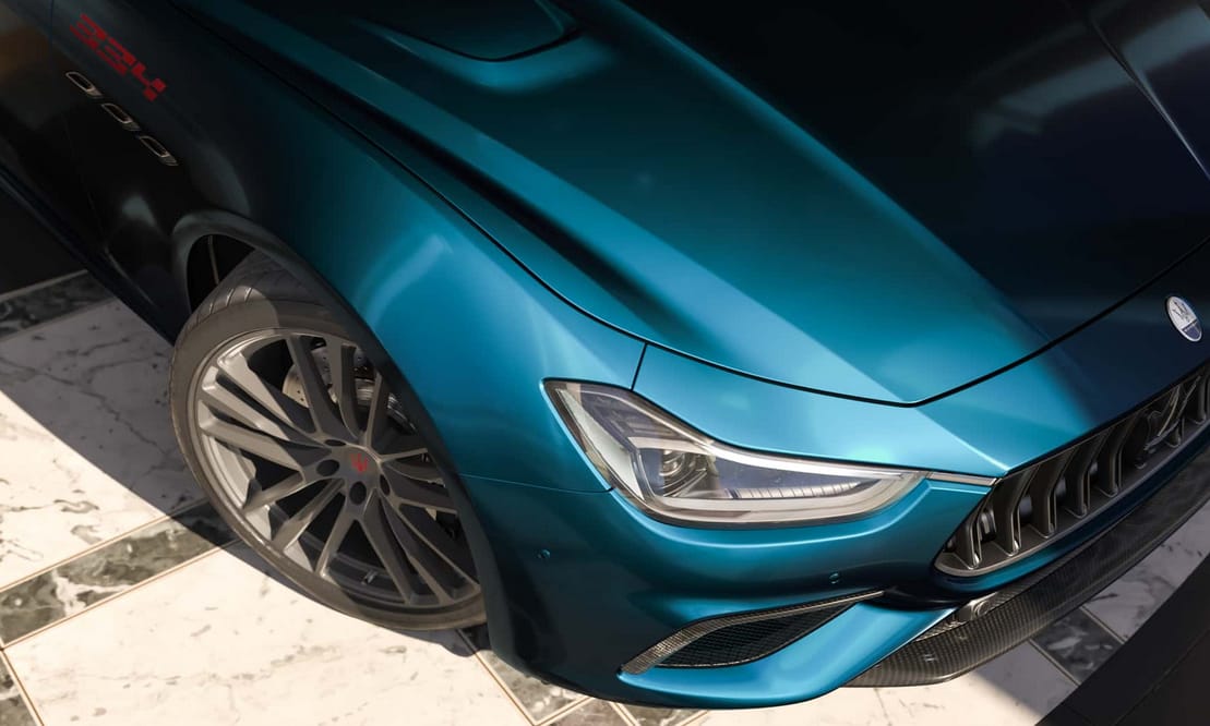 Stílusosan, 334 km/h végsebességgel távozik a Maserati V8-asa