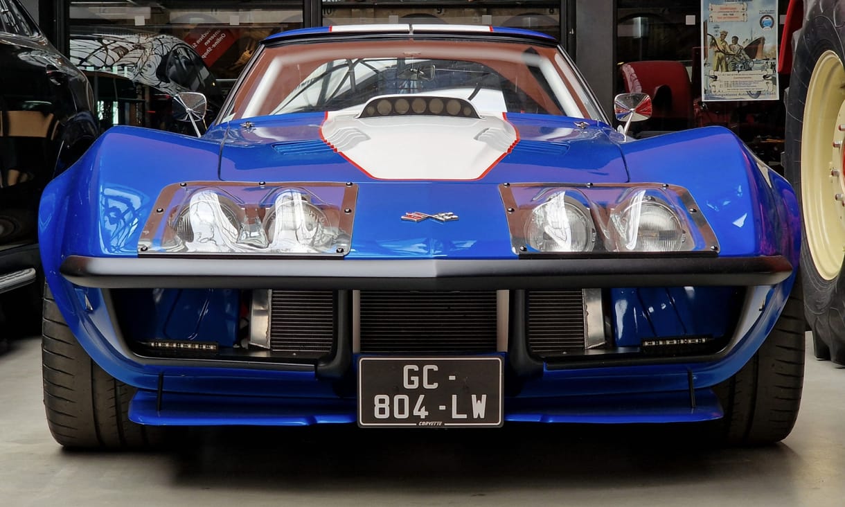 Nem a fogyasztása, a motorja 9,4 literes ennek az általunk körbefotózott Corvette-nek