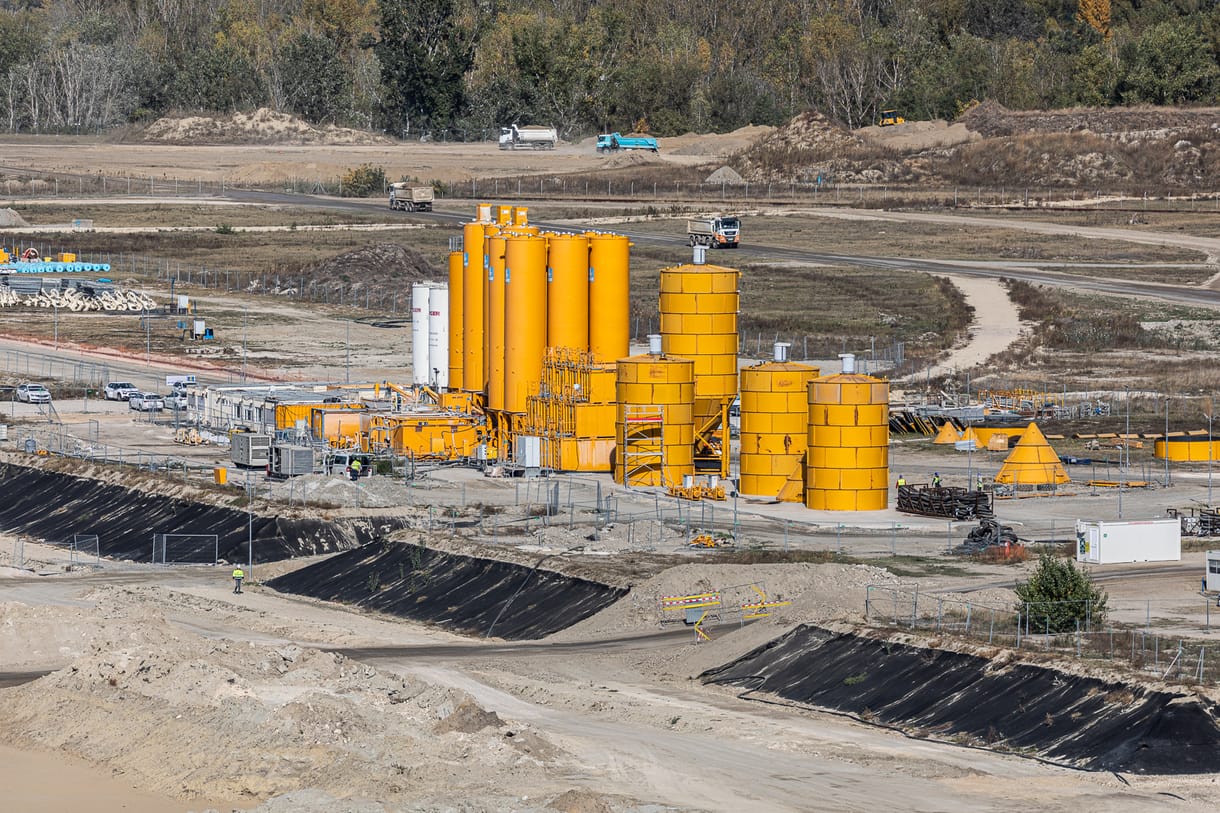 Itt az új nemzeti konzultáció: Ugye Ön is akar atomerőművet és sok-sok akkugyárat? Ugye igen?