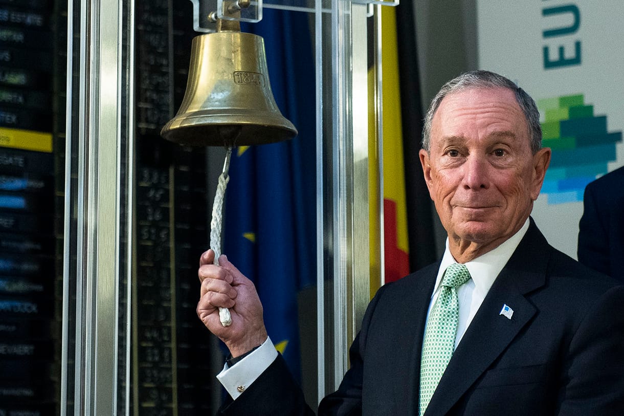 Bloomberg szórja a pénzt, demokrata vetélytársai Trumppal együtt kezdhetnek aggódni