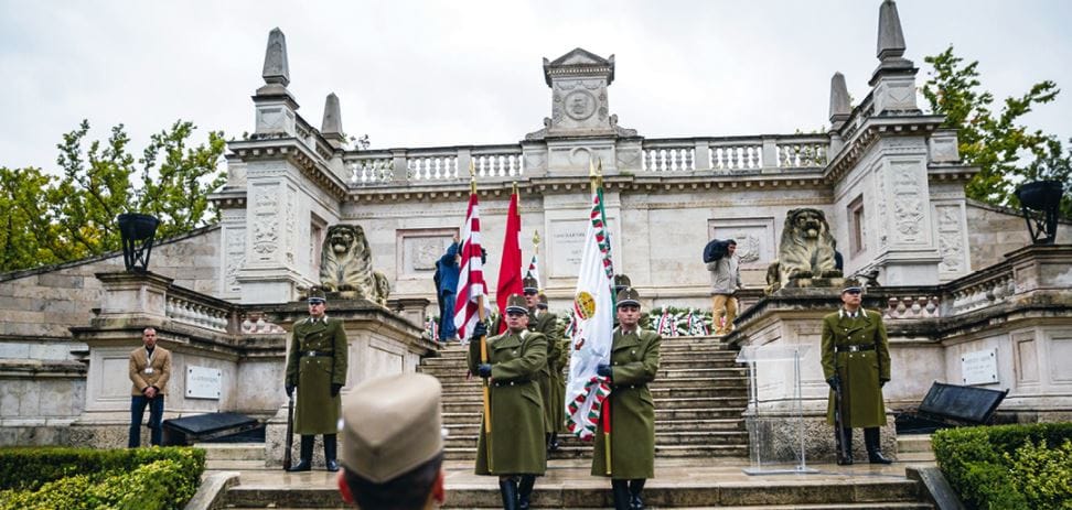 Nem nyugodhatnak békében egykori vezető politikusaink