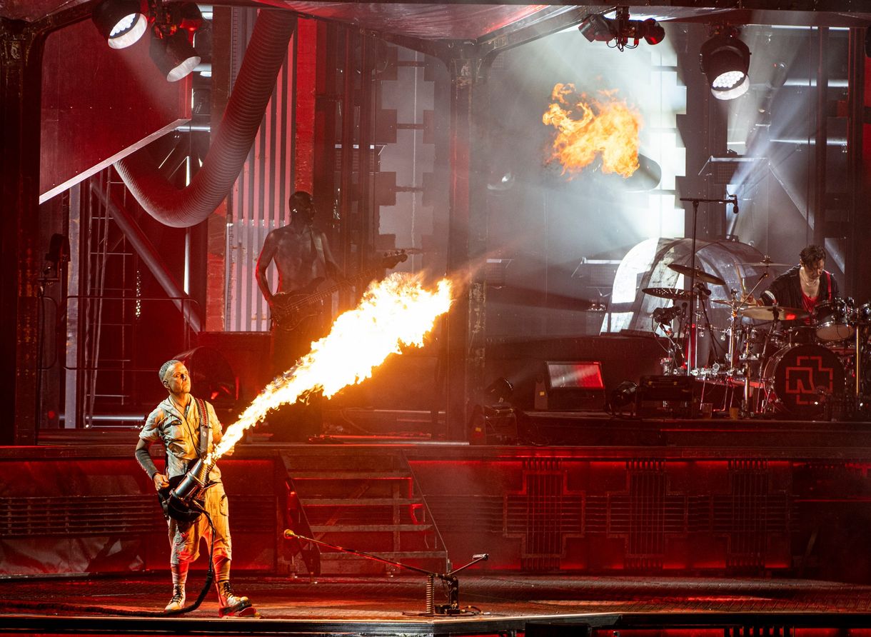 Szolgálati Audi A8-asával ment Rammstein koncerte a győri polgármester, ami a városi lap szerint teljesen rendben van