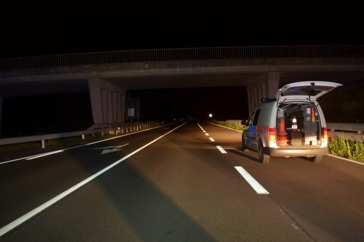 Követ dobott felüljáróról egy autóra - keresi a rendőrség