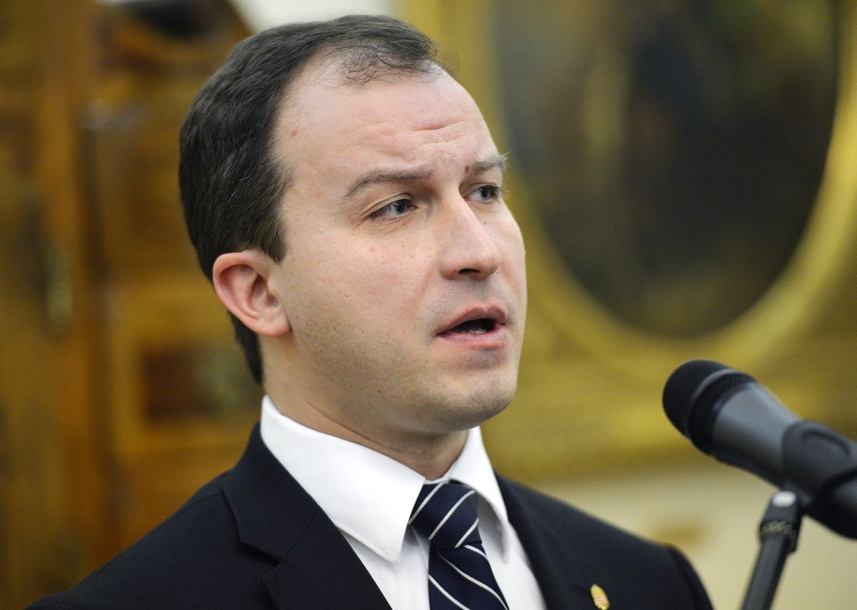 Mégsem zárult le a kormányátalakítás