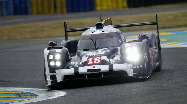 Porschék az első három helyen a Le Mans-i rajtrácson