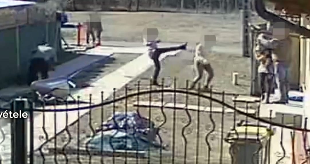 Felrúgta a rendőr a talicskát, majd kitört a tömegverekedés a debreceni udvarban – videó