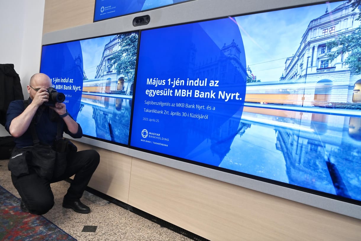 Így rakta össze a magyar állam Mészáros Lőrincnek a NER szuperbankját