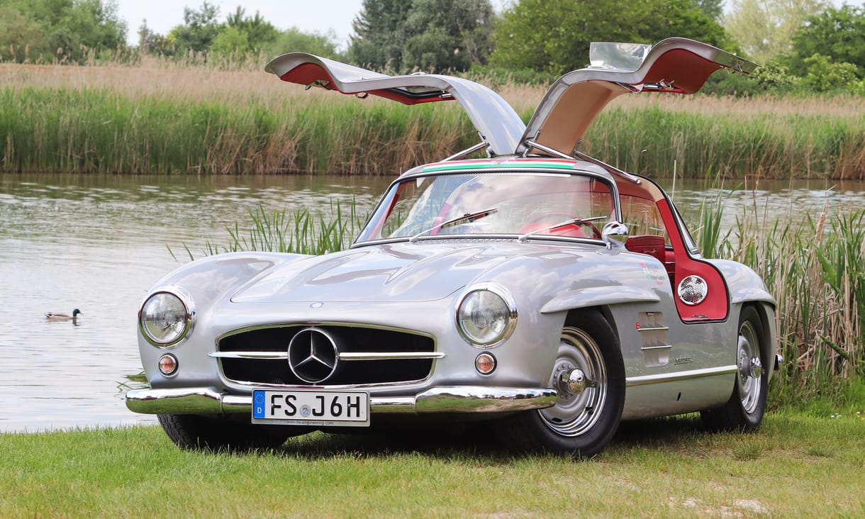Nyugatnémet időgép: teszten a szuperritka sirályszárnyas Mercedes 300 SL