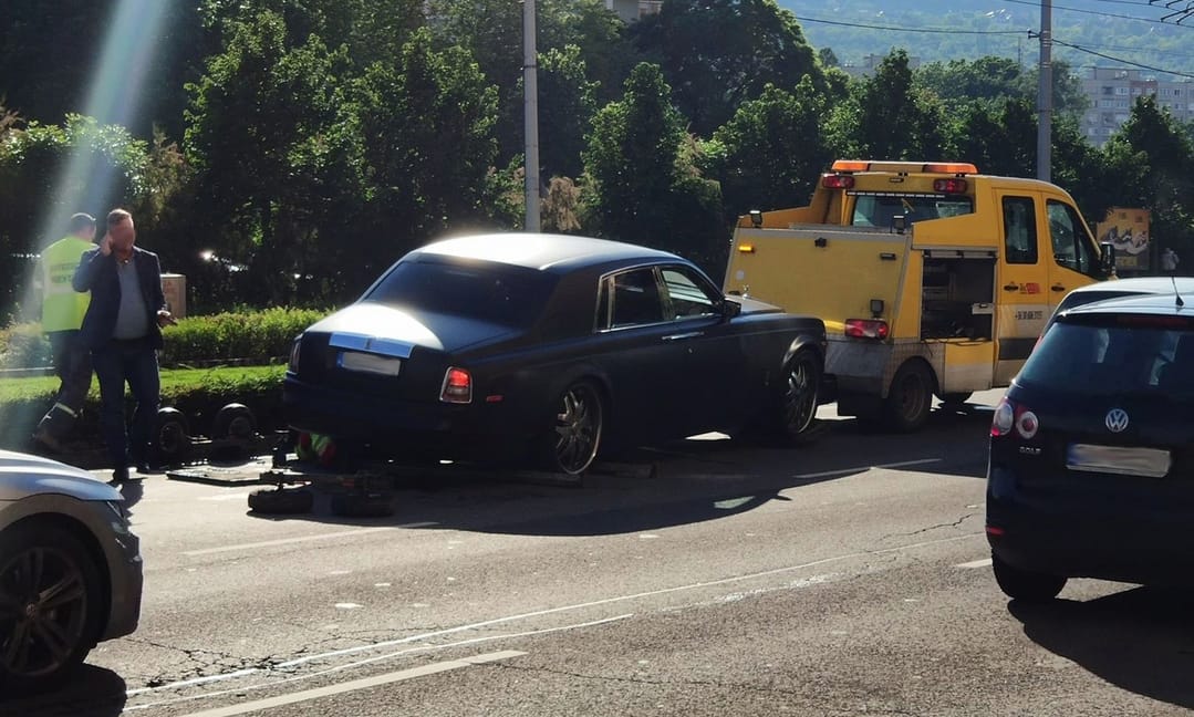 Bajba került a hírhedt magyar Rolls-Royce a III. kerületben – fotók