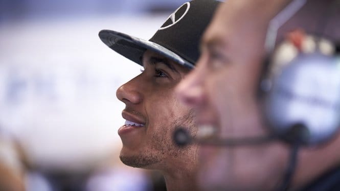 Sorozatban ötödször nyert Lewis Hamilton