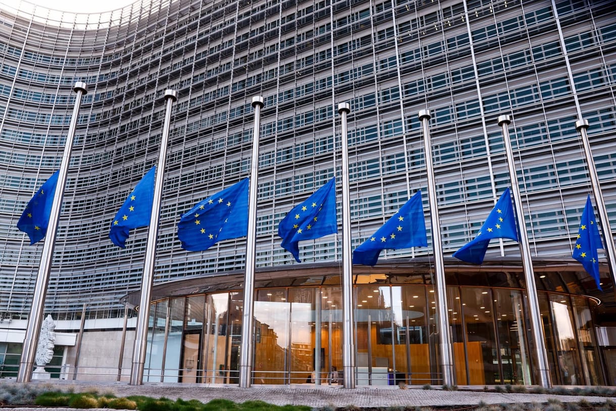 Népszava: A vagyonkezelői alapítványokról szóló törvényt is átírhatja a kormány az uniós pénzért cserébe
