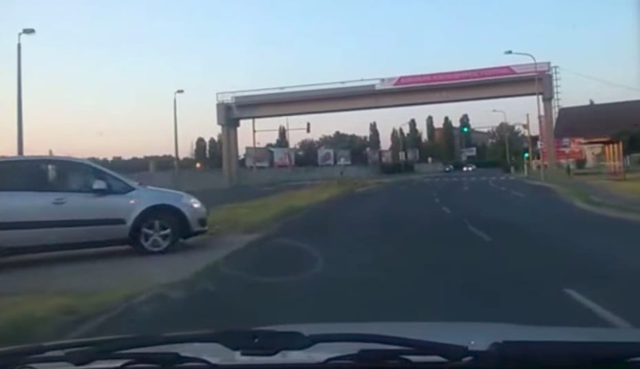 Videó: ez a magyar autós mégis hová tette a szemét?