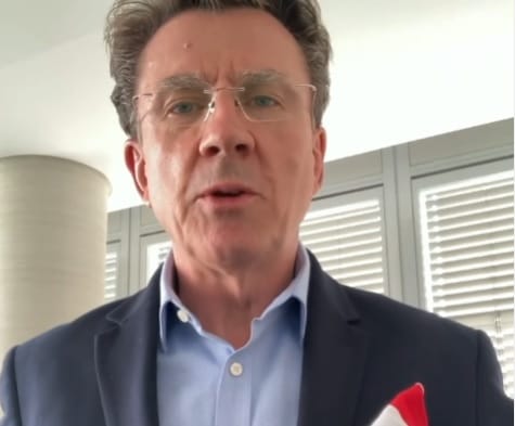 A volt brit nagykövet ismét magyarul szavalt – videó