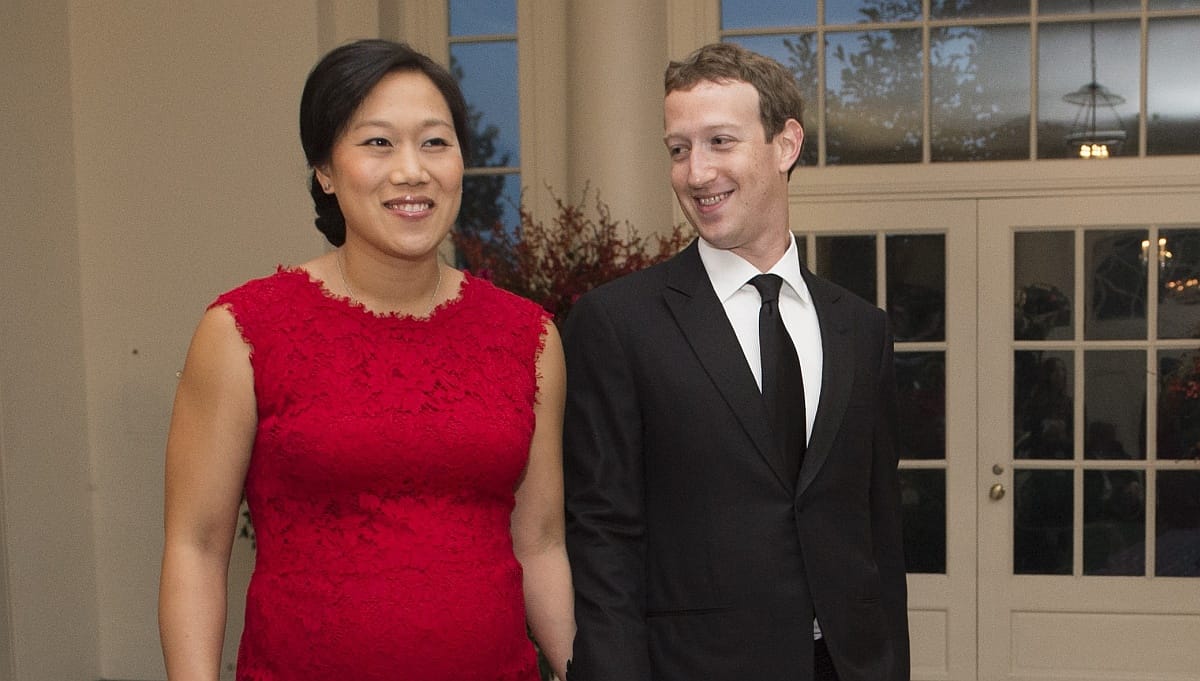 Mark Zuckerberg szobrot készíttetett a feleségéről