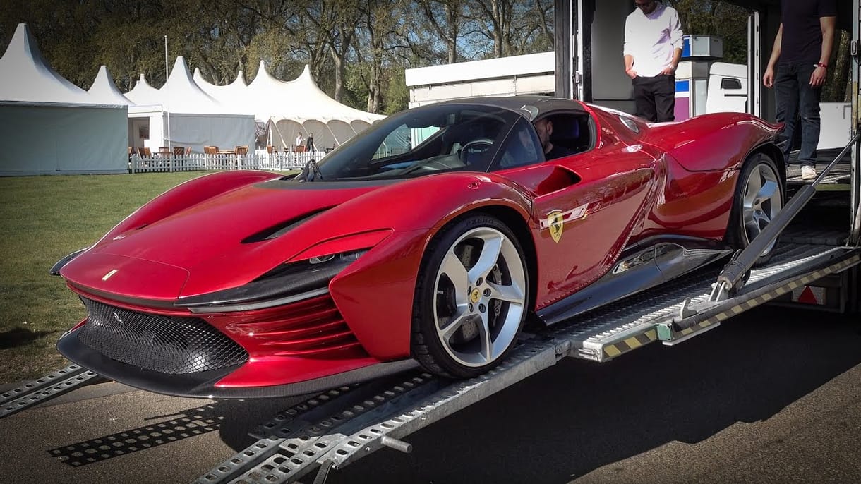Így szól a 760 millió forintos, teljesen egyedi Ferrari Daytona SP3