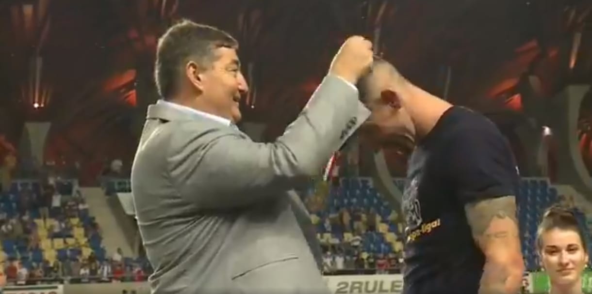 Mészáros Lőrinc adta át a bronzérmeket a Felcsút focistáinak - videó
