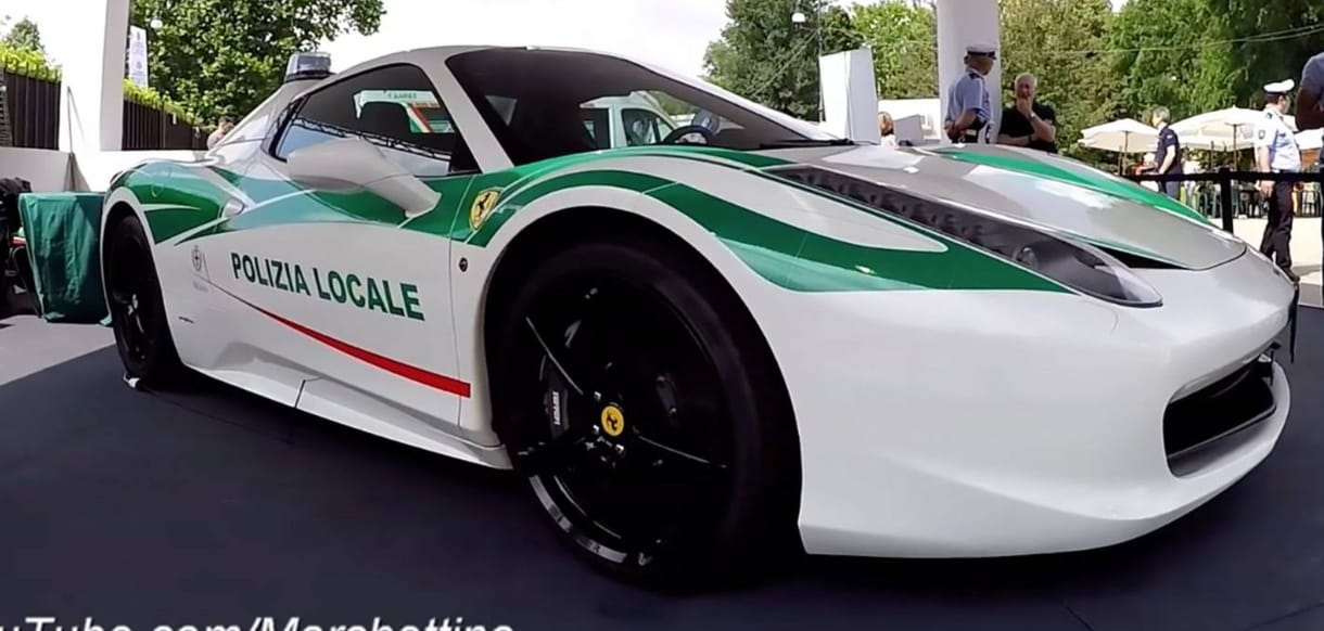 Rendőrautó lett a maffiától lefoglalt Ferrariból
