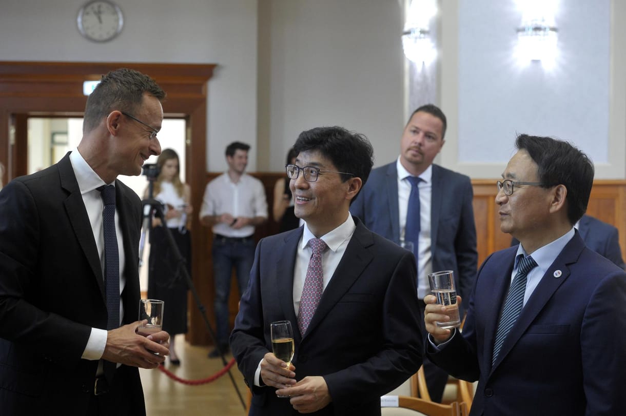 Szijjártó: Észak-Koreából kibertámadás jött, Dél-Koreából beruházások