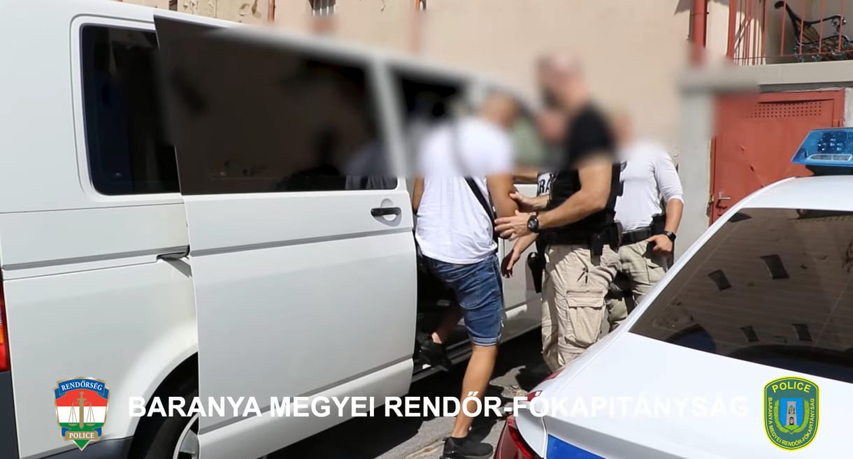 Parkolóban adtak el egy nőt 150 ezerért – videón, ahogy az emberkereskedőket rendőrök rohanják le