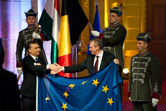 EU-elnökség: honlap 74 millióért, bútorok 70 millióért