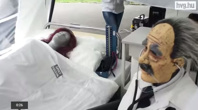 Videó: Megnéztük az NGM előtt felállított szegénykórházat
