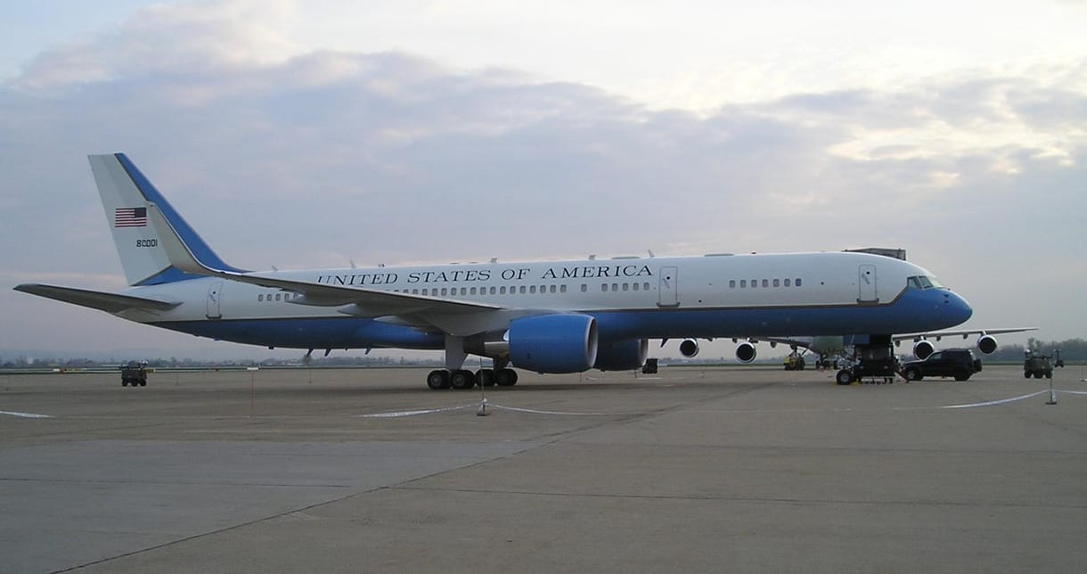 Madarakkal ütközött az Air Force Two 