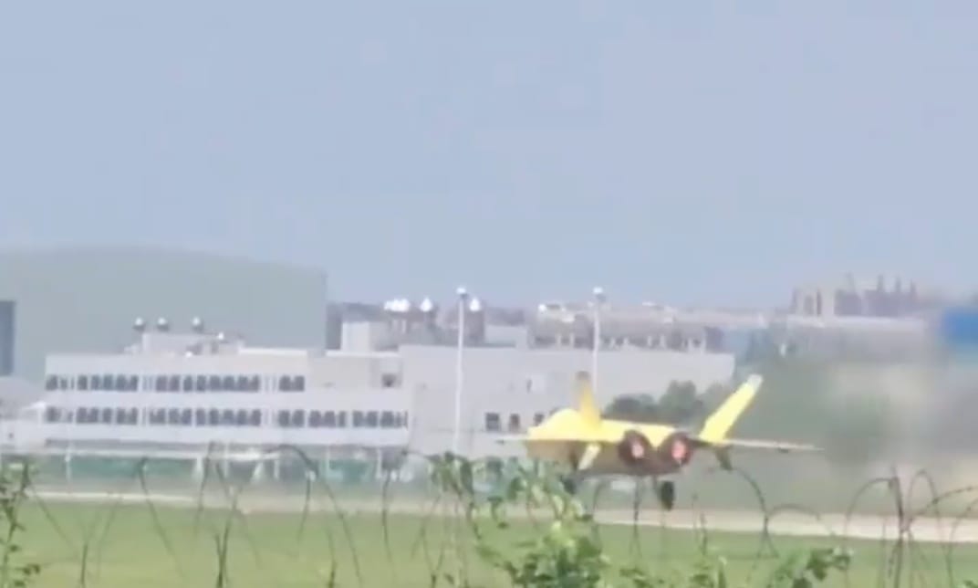 Videóra vették, hogy már repül az új kínai katonai gép, ami az amerikai F-35-ös kihívója lehet