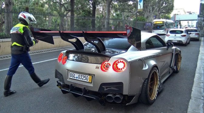Simán kikapta a rendőr a forgalomból az 1850 lóerős Nissan GT-R-t - de nem azért, mint gondolnánk