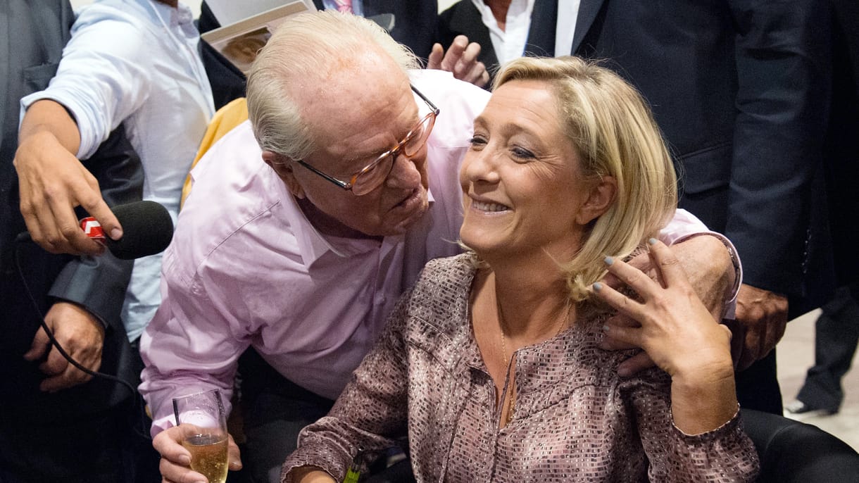 Vizsgálat indult Marine Le Pen 2022-es kampányának finanszírozása miatt, amelyhez Mészáros bankjától kapott hitelt