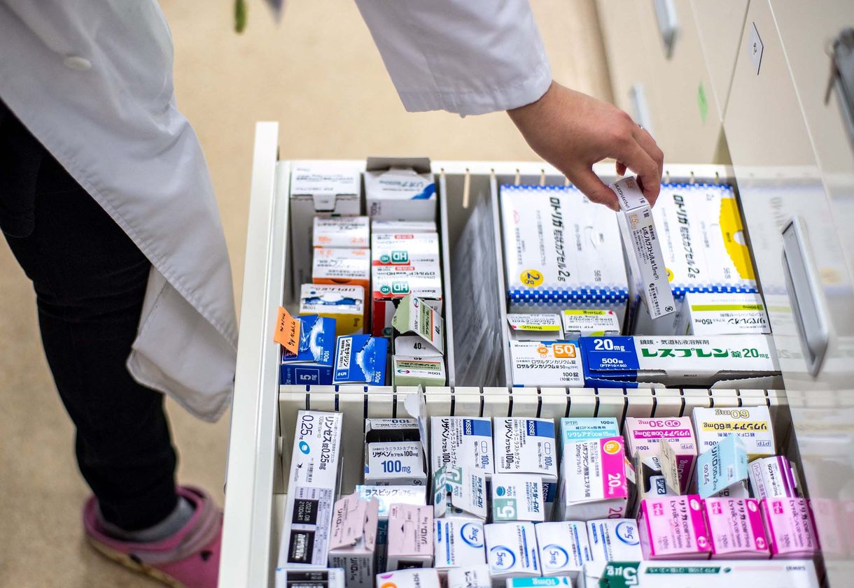 Tényleg meglépte a kormány: májustól az se baj, ha nincs gyógyszerész a kis patikákban
