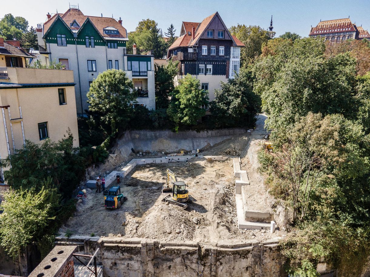 Nem lesz fapados, amit a Wizz Air-vezér építtet a Budai Várban, zúgolódnak a szomszédok