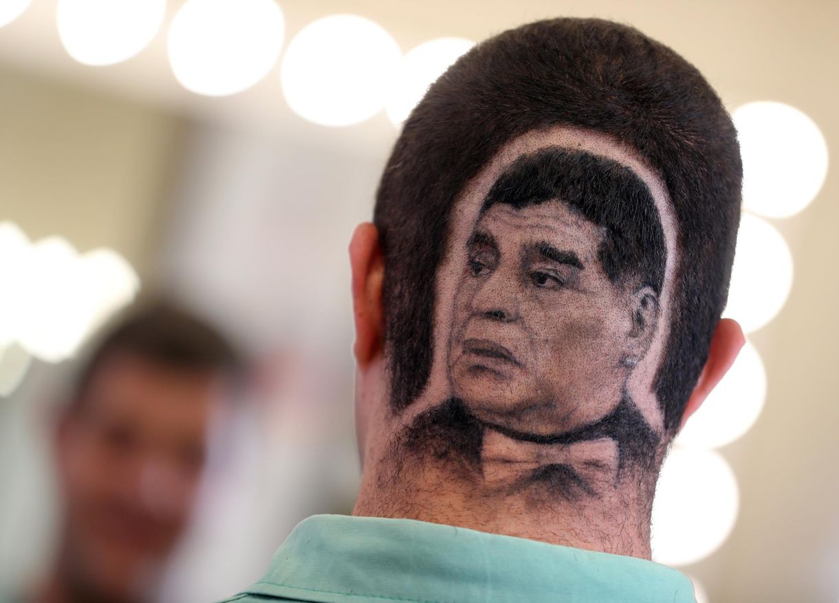 Maradona arcképét vágatta a hajába egy férfi – fotók