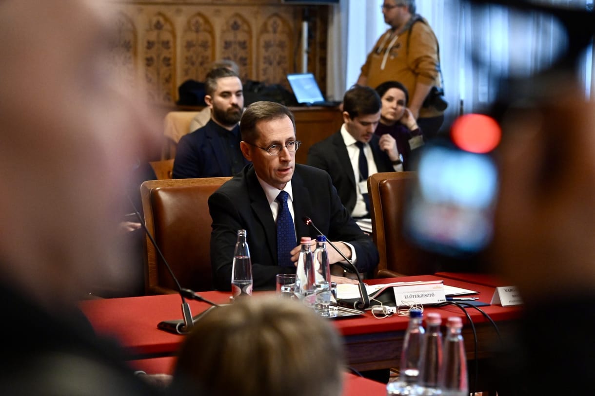 A kormány csökkenti a hiányt – ezzel a címmel jelentette be a Pénzügyminisztérium, hogy egy hónap alatt 586 milliárd forinttal nőtt a hiány