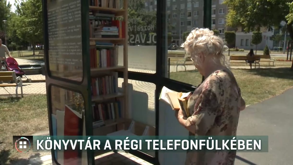 Becsületkönyvtárrá alakítottak egy régi telefonfülkét Győrben
