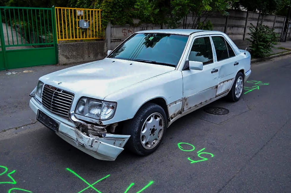 Motorházán cipelte egy autós a másikat egy baleset után Pesterzsébeten