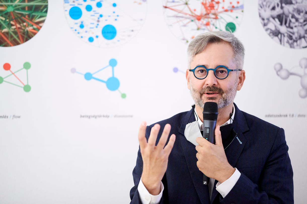 Hálózatkutató a műtárgypiacon – Barabási Albert-László készíti, adja, veszi az NFT-műveket