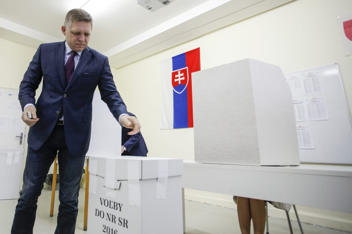 A szlovák kormányfő nem külföldön kezelteti magát