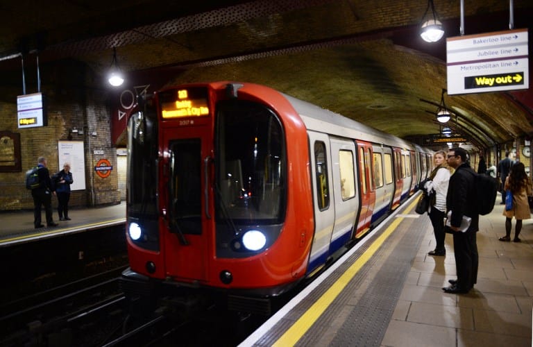Sztrájk miatt leállt a teljes londoni metró, négymillió londoni érintett
