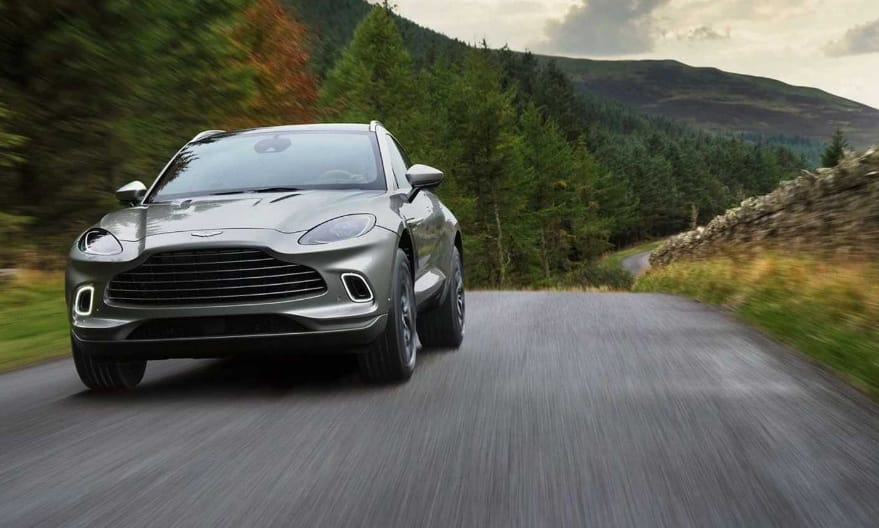 Amikor a 6 henger a takarékoskodás jele: új Aston Martin érkezett