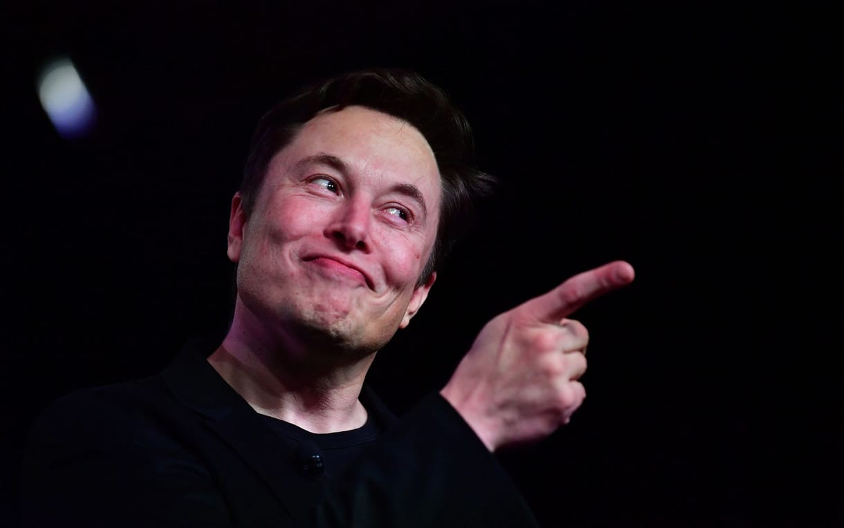 Újabb őrült dolgot dobhat piacra a Tesla: egy kalapácsot