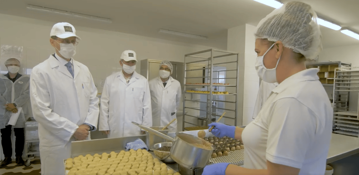 Véráldozatok árán, de talán kezd magához térni a magyar ipar