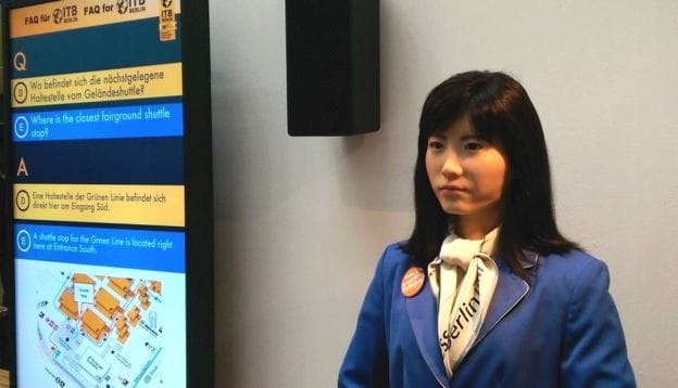 Szinte a megszólalásig ember a Toshiba új humanoid robotja