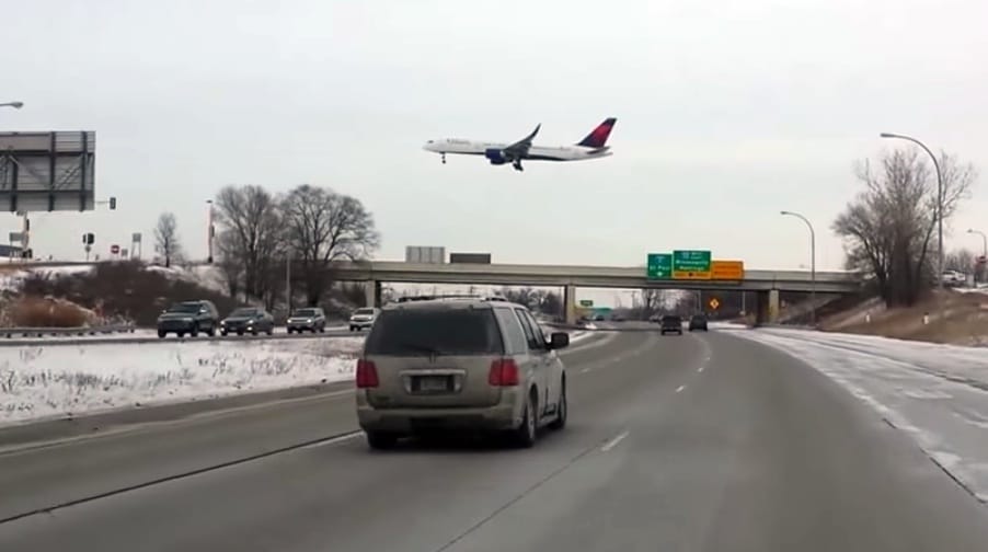 Így néz ki, amikor egy tropára ment felfüggesztéssel megy az autó – videó