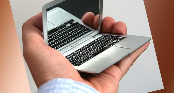 MacBook Air mint sminktükör