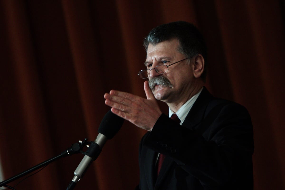 Kövér: Nem örömteli egyesek politikai pozícióba emelése