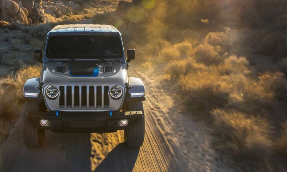 Már a kemény terepre szánt Jeep Wrangler is zöld rendszámos